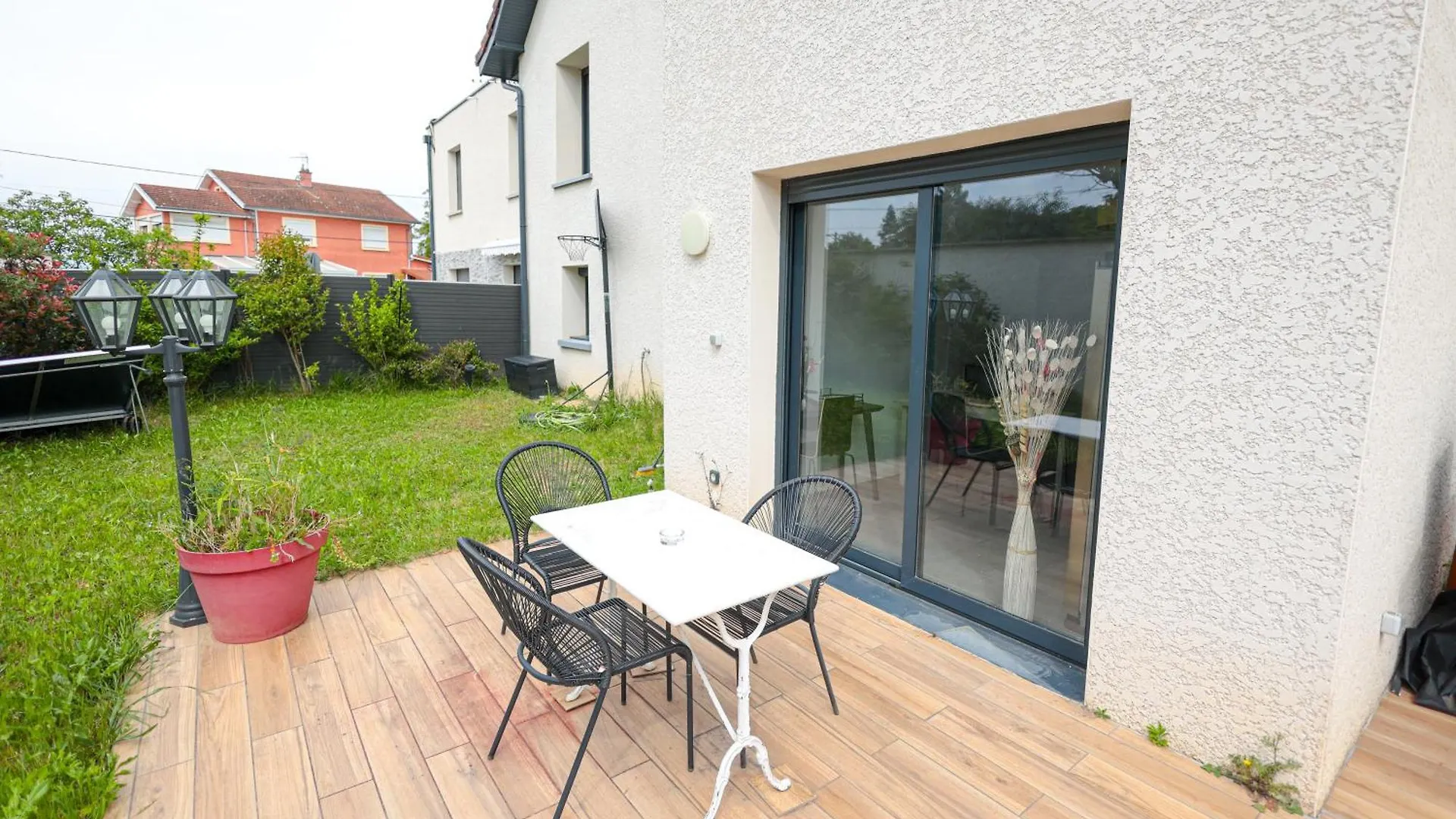 Дом отдыха Logement Cosy Neuf Avec Jardin Мион