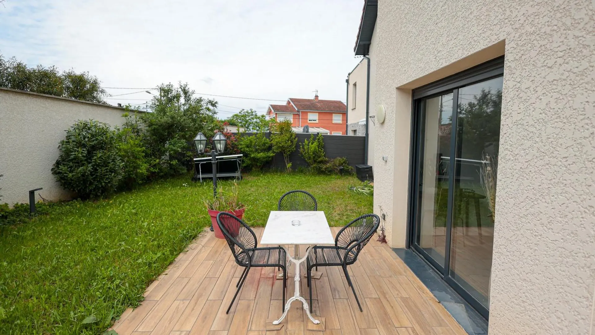 Logement Cosy Neuf Avec Jardin Мион